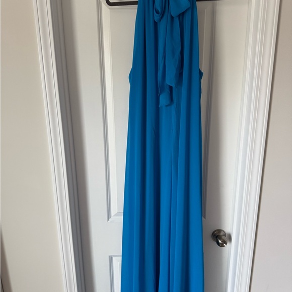 Elegant Blue Sleeveless Romper - Picture 3 of 5